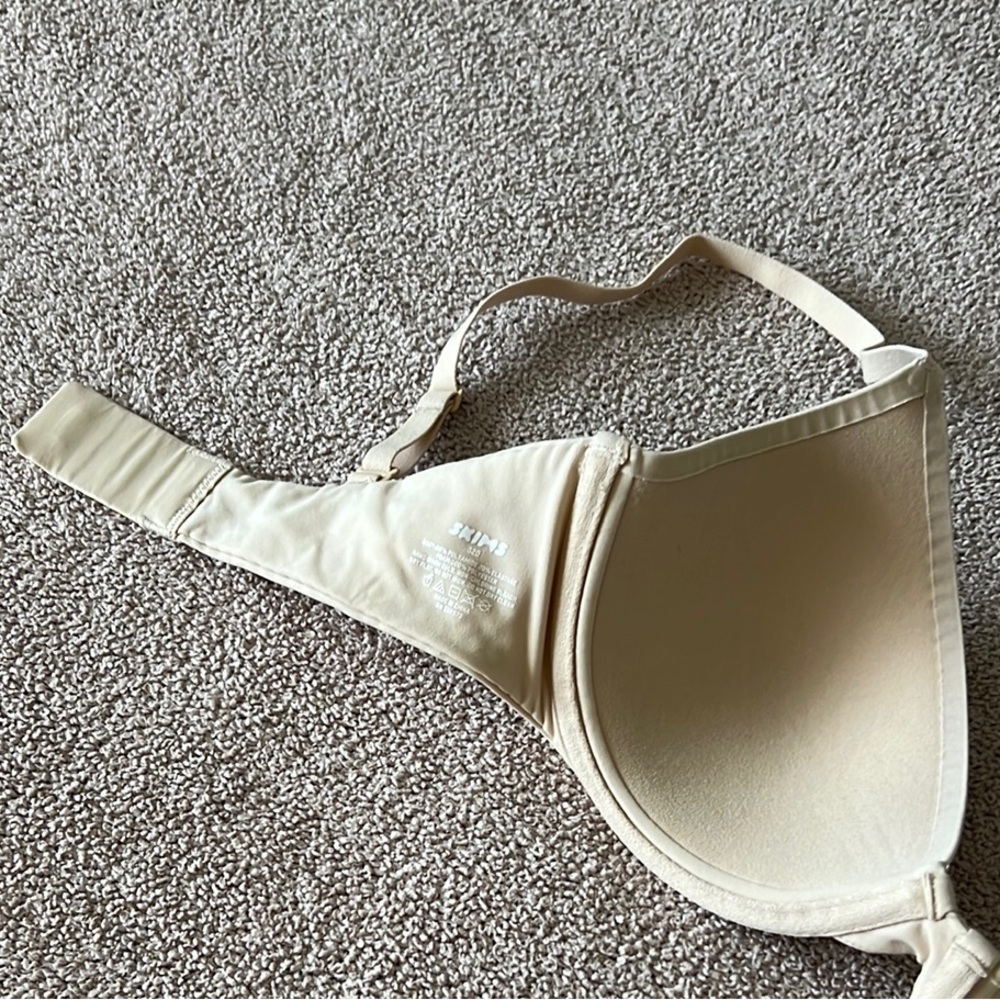 SKIMS - Demi Bra - Cream/Nude - Size 32 D (Could Fit B Cup or C Cup Wearers)